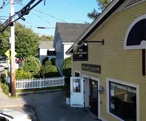 Front of the Avocado Pit building in Manchester, Vermont